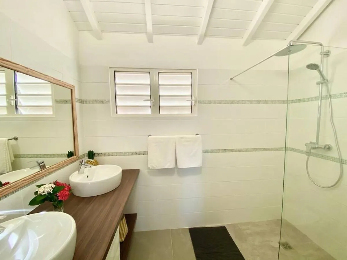 Beautiful Suite S14, Pool, Next To Pinel Island Cul de Sac Holiday home